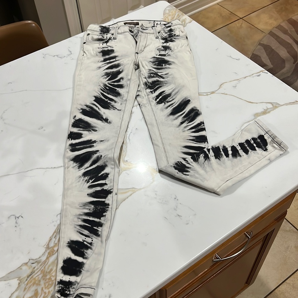 Black and white James jeans James twiggy size 26